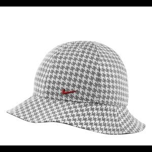 Nike Women's Icon Bucket Hat - White/Gray